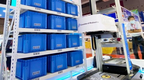 打通產(chǎn)線與倉儲(chǔ)物流自動(dòng)化，斯坦德機(jī)器人亮相華南國(guó)際工業(yè)博覽會(huì)
